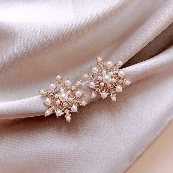 Pearl Diamond Snowflake Dainty Christmas Winter Holiday Gift 925 Sterling Silver - Picture 6 of 6